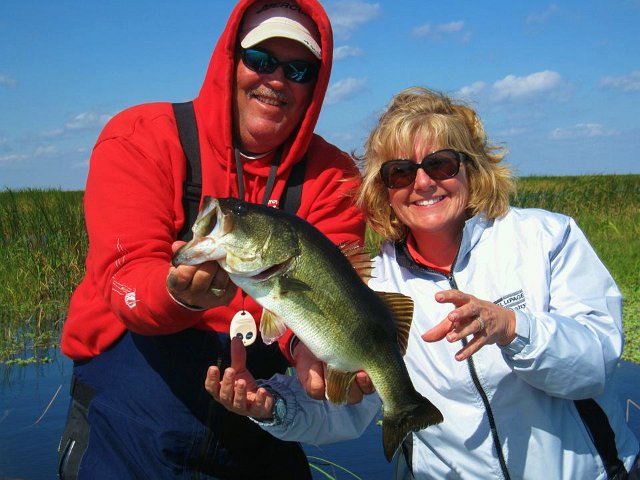Fishing Big O 2.jpg - Attaching a nice bass Deb caught at Lake Okeechobee. Hired a guide for 6 hours and landed 16 bass between the 2 of us. Deb had a blast and was really excited about her 4.5 lber.Pic of her fish attached.Rob